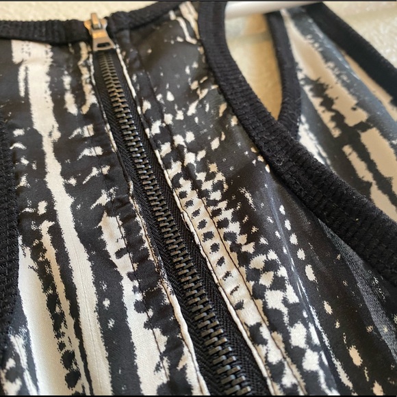 Black Poppy - Racerback Flowy Tank Top - Picture 3 of 5